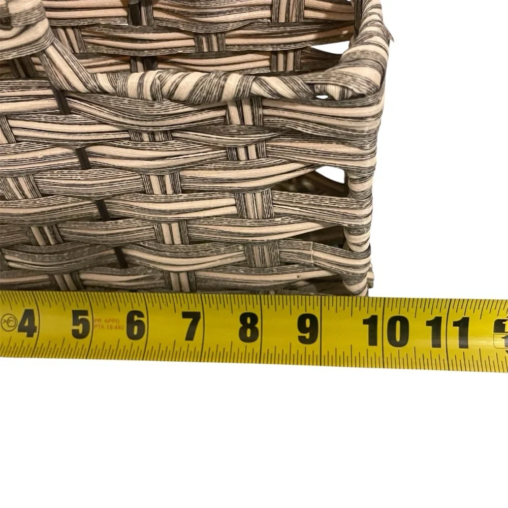 NWOT - Woven Look Magazine Holder